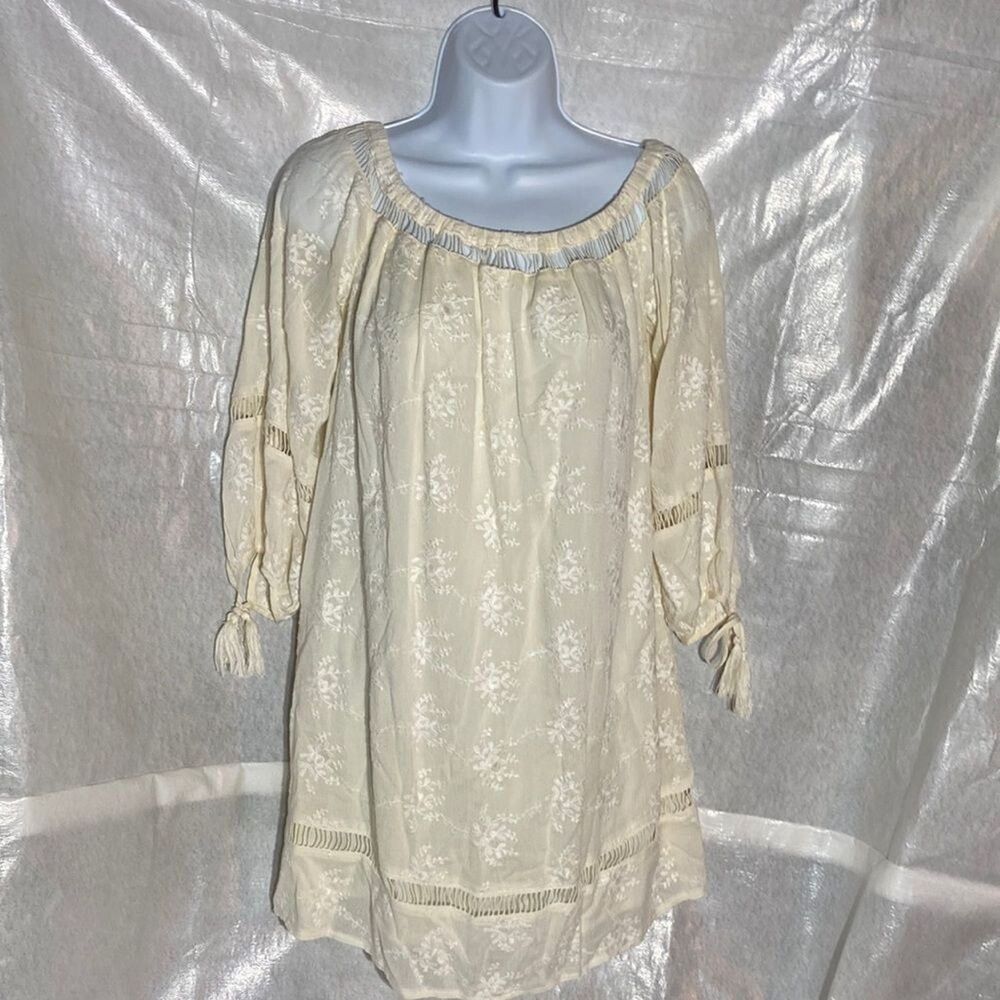ASTR off white cream floral embroidered on/off shoulders mini shift dress S